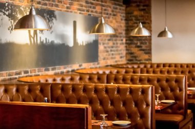 Booth tarzı restoran Diner Johannesburg, Güney Afrika - 07 Ağustos 2013: iç kahverengi iç