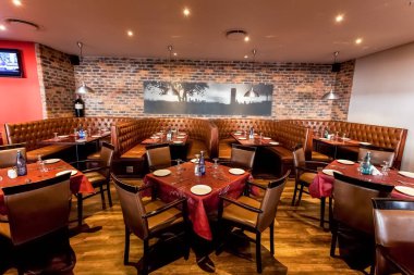 Booth tarzı restoran Diner Johannesburg, Güney Afrika - 07 Ağustos 2013: iç kahverengi iç