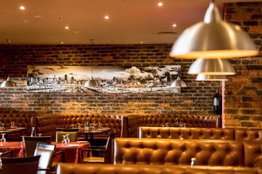 Booth tarzı restoran Diner Johannesburg, Güney Afrika - 07 Ağustos 2013: iç kahverengi iç