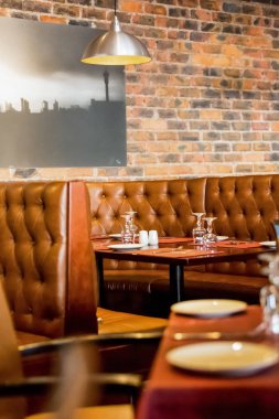 Booth tarzı restoran Diner Johannesburg, Güney Afrika - 07 Ağustos 2013: iç kahverengi iç