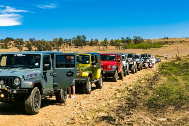 Harrismith, Güney Afrika - 02 Ekim 2015: 4x4 Dağ Yolu Sürücü Eğitimi Drakensberg 'deki Camp Jeep' te
