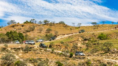 Harrismith, Güney Afrika - 02 Ekim 2015: 4x4 Dağ Yolu Sürücü Eğitimi Drakensberg 'deki Camp Jeep' te
