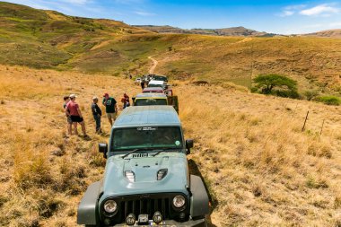 Harrismith, Güney Afrika - 02 Ekim 2015: 4x4 Dağ Yolu Sürücü Eğitimi Drakensberg 'deki Camp Jeep' te