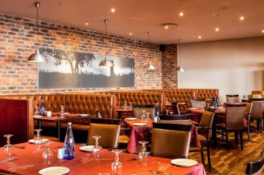 Booth tarzı restoran Diner Johannesburg, Güney Afrika - 07 Ağustos 2013: iç kahverengi iç