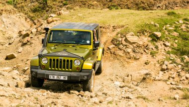Harrismith, Güney Afrika - 02 Ekim 2015: 4x4 Dağ Yolu Sürücü Eğitimi Drakensberg 'deki Camp Jeep' te
