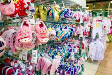 Johannesburg, Güney Afrika - 05 Temmuz 2011: iç moda ayakkabı perakende mağaza