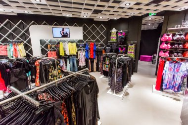 Johannesburg, Güney Afrika - 09 Ekim 2013: artı boyutu Giyim Mağaza şehir Chic Sandton şehrinde