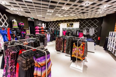 Johannesburg, Güney Afrika - 09 Ekim 2013: artı boyutu Giyim Mağaza şehir Chic Sandton şehrinde