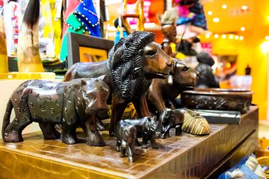 Bir Up-Market perakende mağazasında Afrika Curios
