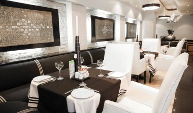 Up-Market Bistro Restaurant'ta Johannesburg, Güney Afrika - 27 Nisan 2011: iç