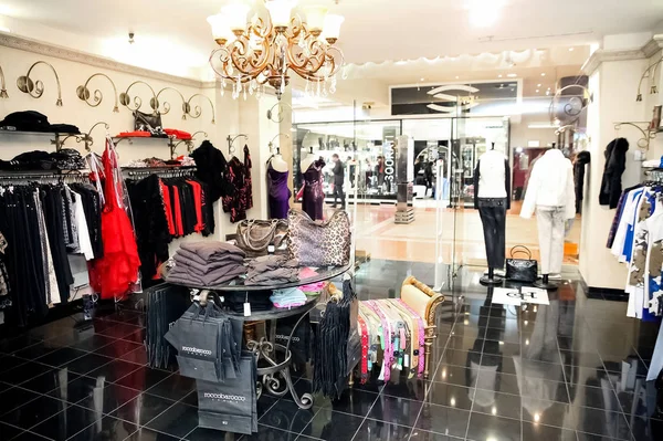 南非约翰内斯堡 2011年4月27日 高档时尚服装零售店的内部 — 图库照片