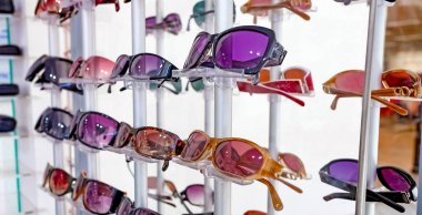 Bir alışveriş merkezinde bir Optometrist Johannesburg, Güney Afrika - 05 Temmuz 2011: iç içinde
