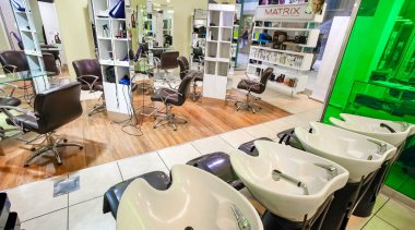 Bir alışveriş merkezinde bir güzellik salonu Johannesburg, Güney Afrika - 05 Temmuz 2011: iç içinde