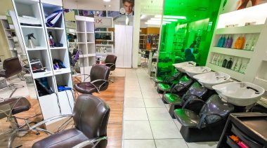 Bir alışveriş merkezinde bir güzellik salonu Johannesburg, Güney Afrika - 05 Temmuz 2011: iç içinde