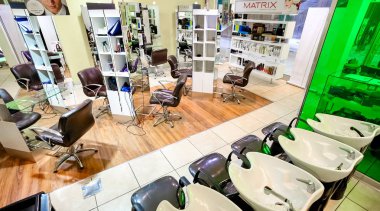 Bir alışveriş merkezinde bir güzellik salonu Johannesburg, Güney Afrika - 05 Temmuz 2011: iç içinde