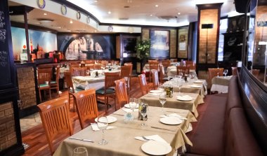 Up-Market Akdeniz Bistro Restaurant'ta Johannesburg, Güney Afrika - 27 Nisan 2011: iç