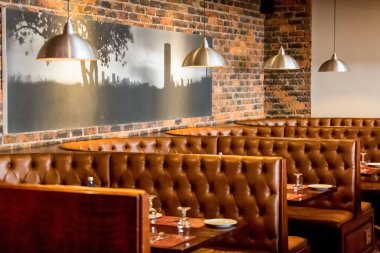 Booth tarzı restoran Diner Johannesburg, Güney Afrika - 07 Ağustos 2013: iç kahverengi iç