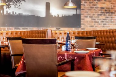 Booth tarzı restoran Diner Johannesburg, Güney Afrika - 07 Ağustos 2013: iç kahverengi iç