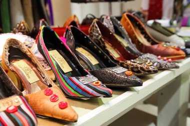 Johannesburg, Güney Afrika - 27 Nisan 2011: iç bir Up-Market moda giyim perakende mağazası