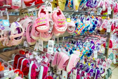 Johannesburg, Güney Afrika - 05 Temmuz 2011: iç moda ayakkabı perakende mağaza