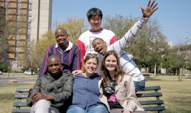 Johannesburg, Güney Afrika - Ağustos 28 2010: çeşitli üniversite öğrencileri kampüs