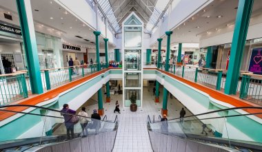 Alberton City Alışveriş Merkezi Johannesburg'da Johannesburg, Güney Afrika - 05 Temmuz 2011: iç içinde