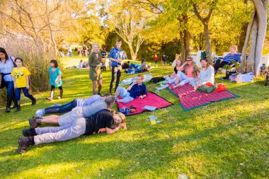 Johannesburg, Güney Afrika - 12 Mayıs 2018: çeşitli insanlar bir açık gıda ve Şarap Festivali