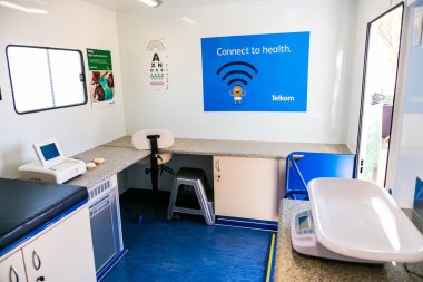 Johannesburg, Güney Afrika - 14 Mayıs 2015: mobil klinik için anne ve çocuk ve diş hizmetleri