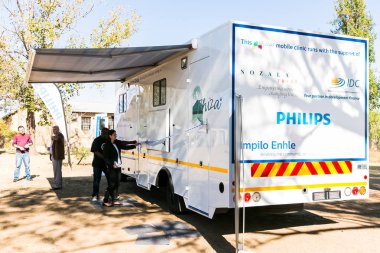 Johannesburg, Güney Afrika - 14 Mayıs 2015: mobil klinik için anne ve çocuk ve diş hizmetleri
