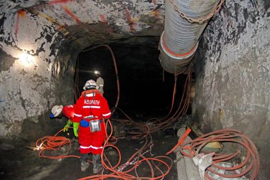 Johannesburg, Güney Afrika - 23 Mayıs 2011: yeraltı platin Paladyum madencilik ve ekipman