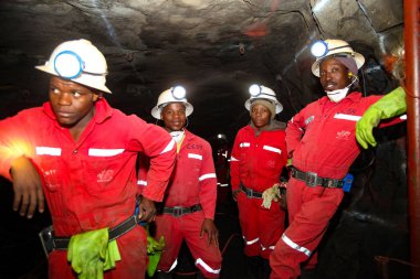Johannesburg, Güney Afrika - 23 Mayıs 2011: yeraltı platin Paladyum madencilik ve ekipman