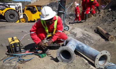 Johannesburg, Güney Afrika - 23 Mayıs 2011: Platin Paladyum madencilik ve ekipman