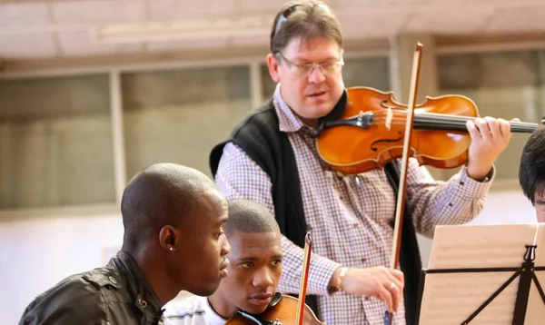 Johannesburg Sud Africa Agosto 2010 Insegnante Alla Classe Orchestra Della — Foto Stock