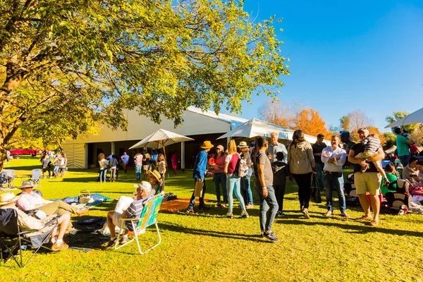 Johannesburg, Güney Afrika - 12 Mayıs 2018: çeşitli insanlar bir açık gıda ve Şarap Festivali