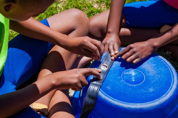 Harrismith South Africa October 2012 African Children Fixing Puncture Bike — Stock Photo, Image