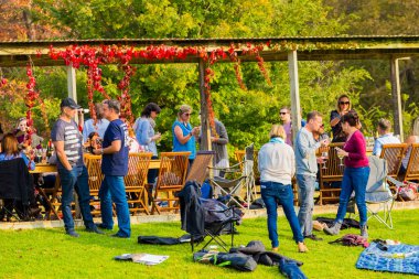 Johannesburg, Güney Afrika - 12 Mayıs 2018: çeşitli insanlar bir açık gıda ve Şarap Festivali