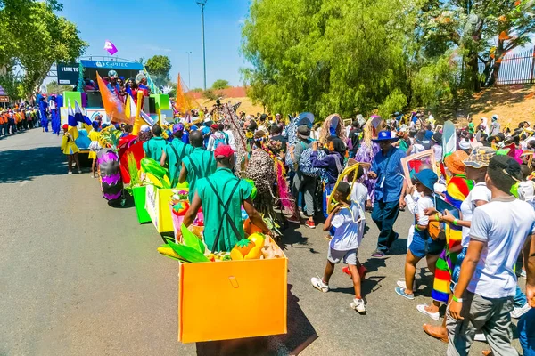 南非比勒陀利亚 2016年9月24日 比勒陀利亚高腾狂欢节上的浮式和化装服 — 图库照片