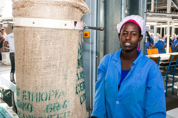 Addis Ababa Äthiopien Januar 2014 Sortierung Und Verarbeitung Von Rohkaffee — Stockfoto