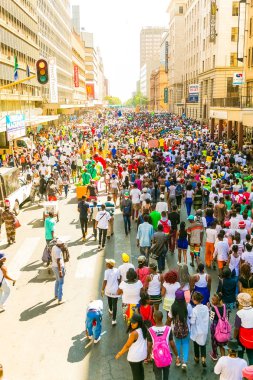 Pretoria, Güney Afrika - 24 Eylül 2016: yüzen ve süslü elbise kostüm Pretoria, Gauteng karnavalında
