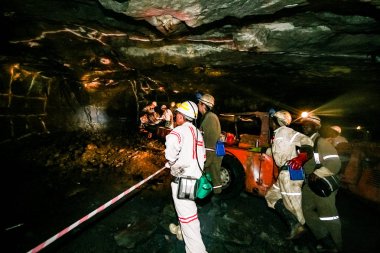Johannesburg, Güney Afrika - 11 Ağustos 2008: yeraltı platin Paladyum madencilik ve makine