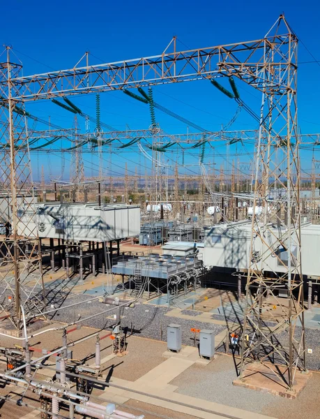 Instalación de planta de distribución de energía eléctrica —  Fotos de Stock