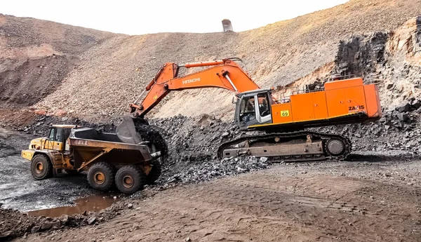 Open Pit mangaan mijnbouw en apparatuur — Stockfoto