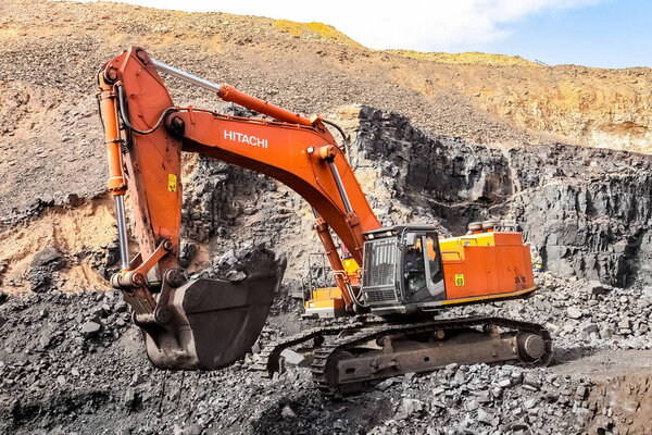 Open Pit Manganese Mining and Equipment