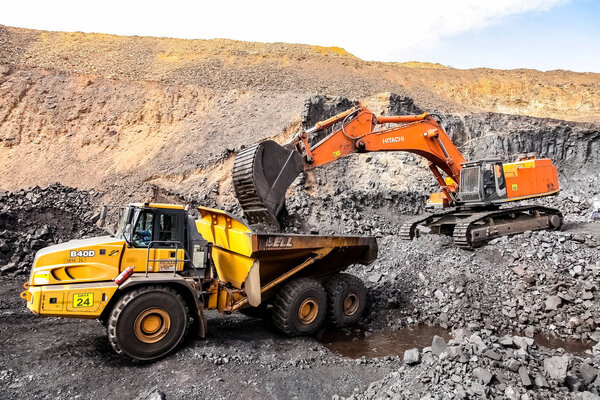 Open Pit Manganese Mining and Equipment