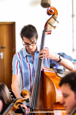 Çeşitli gençlik müzik okul Orkestrası 