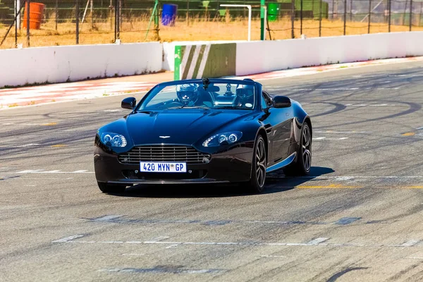 Aston Martin sahibinin parça gün — Stok fotoğraf