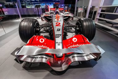 McLaren Formula bir yarışı araba ekranda