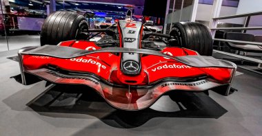 McLaren Formula bir yarışı araba ekranda