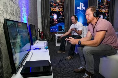 Oyuncular oyun istasyonu Ps4 denize indirmek olay