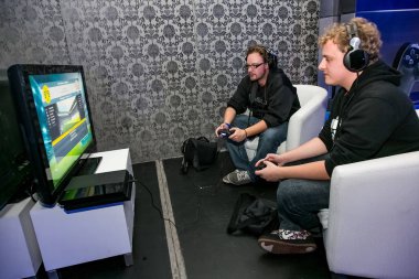 Oyuncular oyun istasyonu Ps4 denize indirmek olay